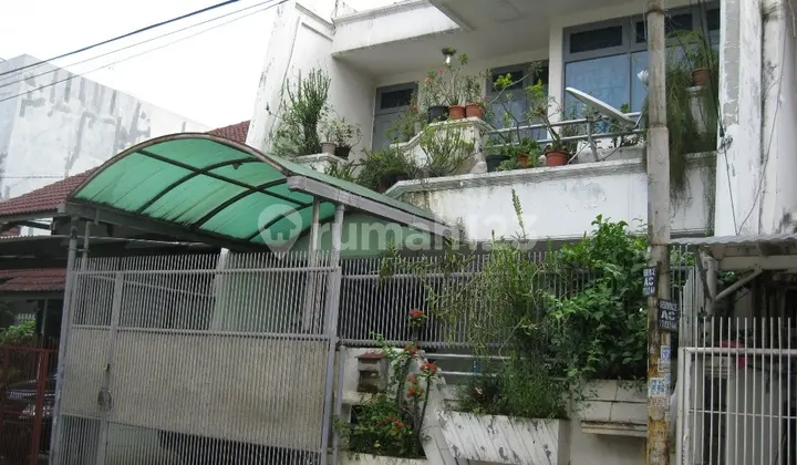 Cheap Sale of Beautiful House in Taman Ratu Area (West Jakarta)
