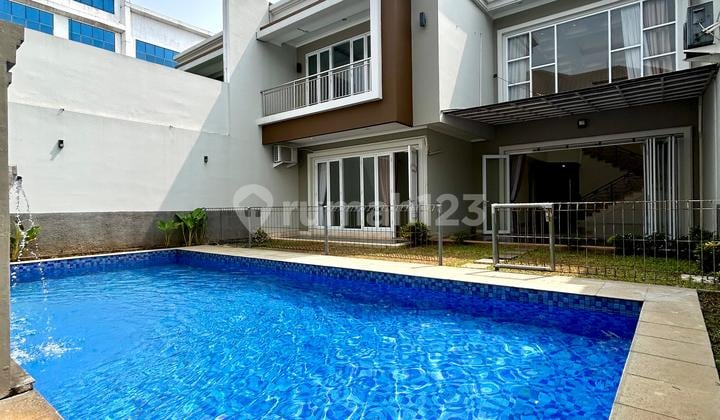 Luxury House in Premium Area with Main Road Access and Strategic Location