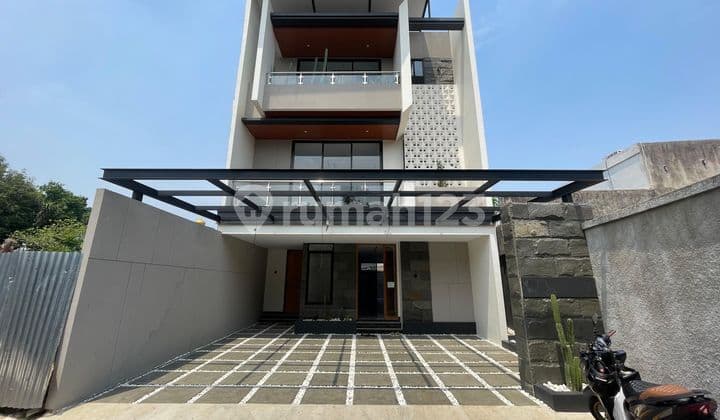 Modern Smart Home + Swimming Pool Area Strategis Kemang-Ampera
