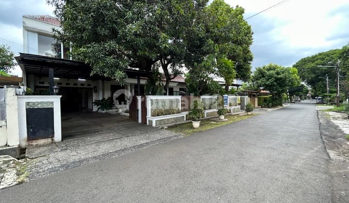 Rumah Mewah di Pancoran, Best Location Dalam Komplek Premium