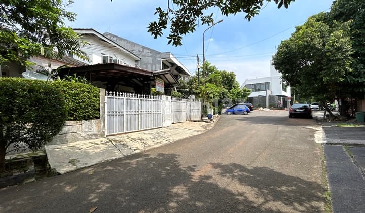 Rumah Luas Tanah 485 m2, Dalam Komplek Elite One Gate System