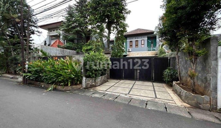 Rumah Siap Huni 2 Lantai Lokasi Strategis