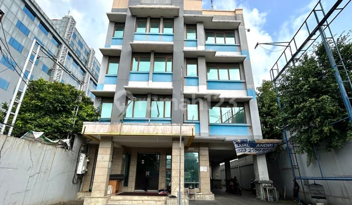 Gedung 4 Lantai Ex Kampus di Salemba | Parkir Luas | Lokasi Dekat Rs Carolus