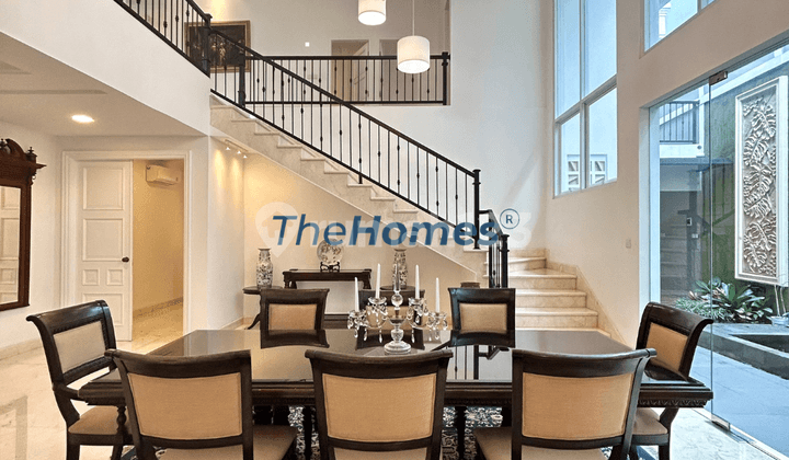 Rumah Mewah Dalam Komplek. Lingkungan Tenang Dan Nyaman.