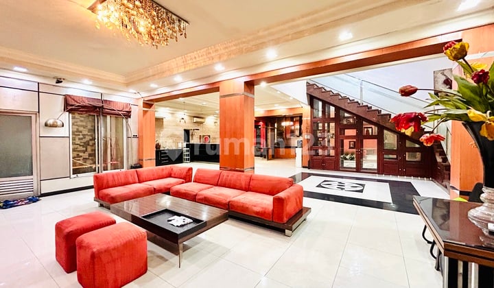 Tebet Gudang Peluru Complex Nice House 2.5 Floors Semi-Furnished