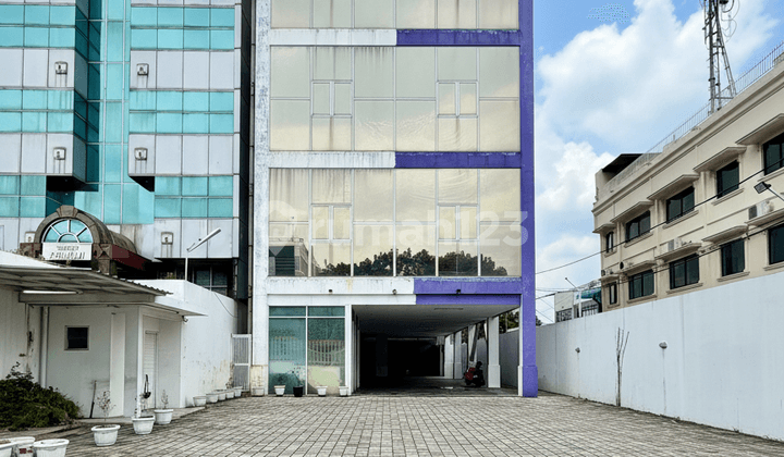 Gedung Bagus 4,5 Lantai Siap Pakai di Jatinegara Dekat Casablanca