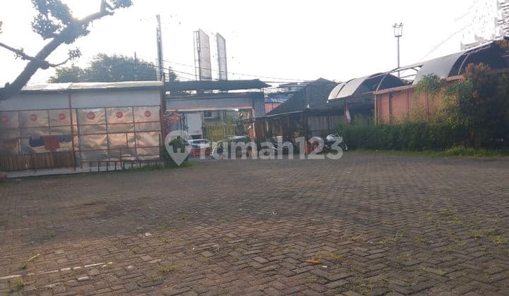 Dijual Hitung Tanah Saja, Jl. Setiabudi Bandung Cocok Utk Dibangun Hotel, atau Tempat Usaha di Dijual Hitung Tanah Saja.. Tempat Usaha Berupa Restoran. Luas Tanah 3000 Meter, Lebar Muka 40 Meter. Sertipikat Hak Milik. Lokasi Strategis Berada di Jalan