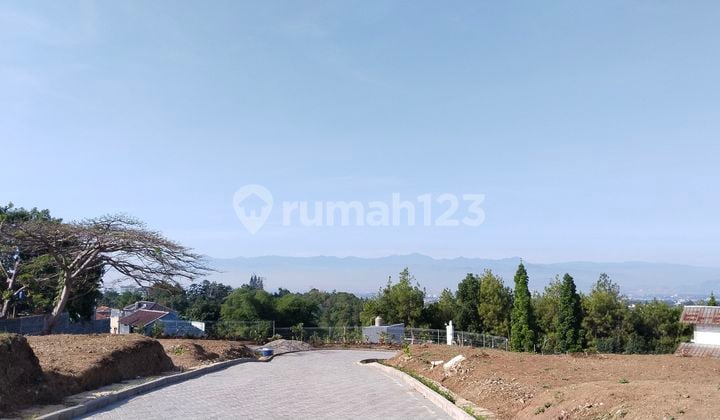 Tanah kavling siap bangun, pemandangan kota, gunung dan danau.
