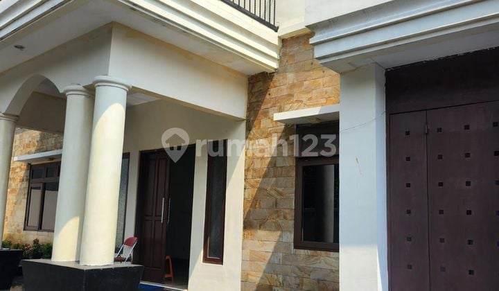 Rumah Hook disewakan Lokasi Strategis di Cilandak