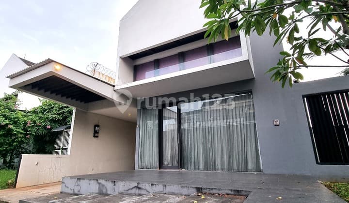 Rumah Cantik Siap Huni + Kolam Renang di Lebak Bulus Jaksel