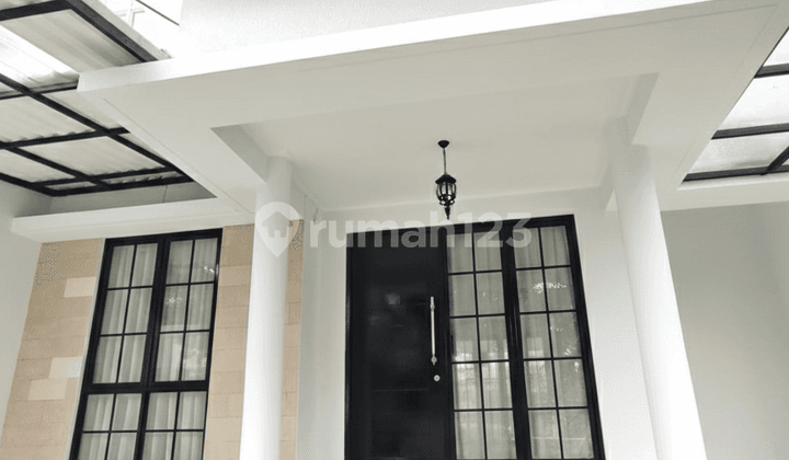 Rumah Cantik Ada Halaman Belakang Dalam Cluster di Discovery Bintaro Sektor 9
