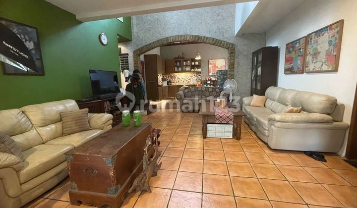 Rumah Lama Terawat dan Rapi Dalam Cluster Bintaro Sektor 9
