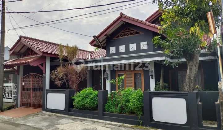 Rumah Rapi 2 Lantai Siap Huni Ealam Komplek di Bintaro Sektor 3A
