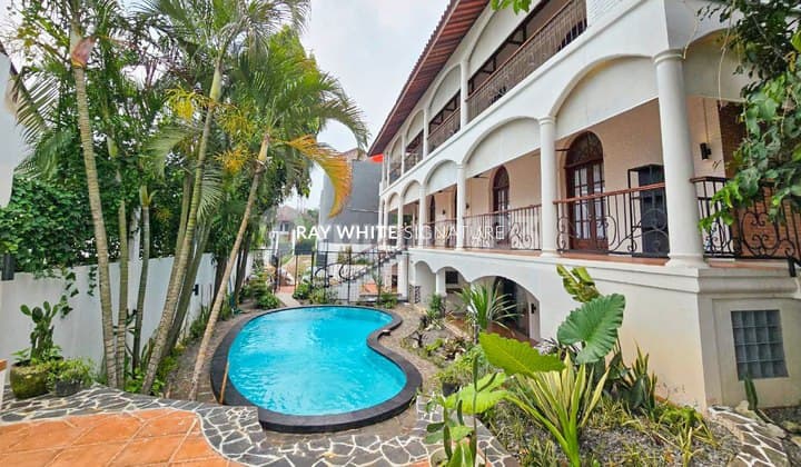 Dijual Rumah Bagus Dan Mewah 4 Lantai SHM Cilandak Timur
