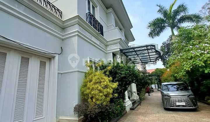 Luxurious 2-Story House in Kebayoran Baru Prime Location