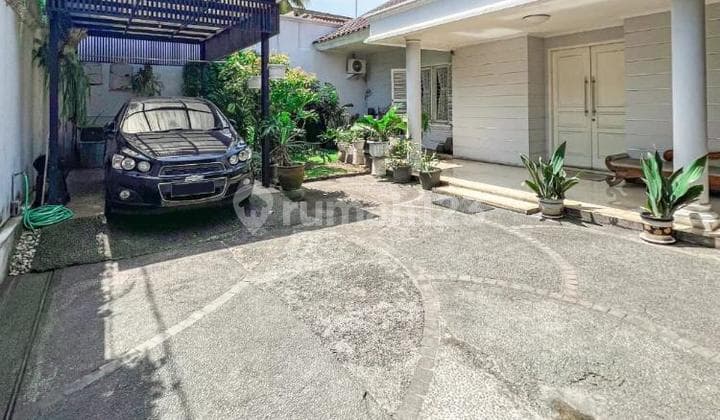 Rumah Bagus dengan Kolam Renang Haji Naim Antasari Cipete