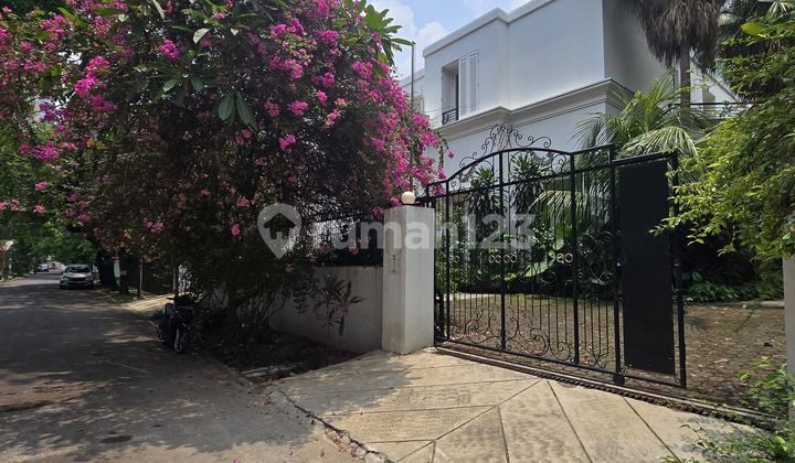 Rumah Mewah Dengan Kolam Renang Karang Asem Denpasar Kuningan