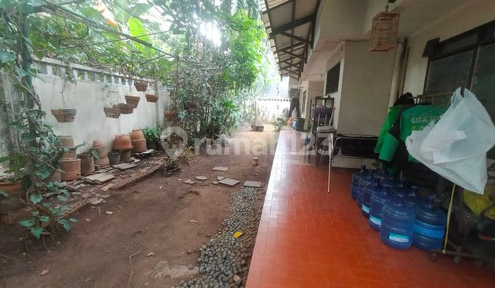 Dijual Rumah Lama Lokasi Strategis di Jalan Rajasa 2 Lantai SHM