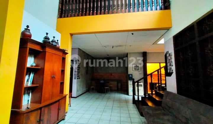 For Sale Old House Building on Jl Lamandau 3 Kebayoran Baru