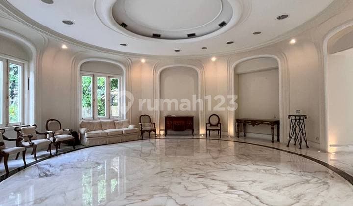 Rumah 2 Lantai American Classic Semi Furnished Disewakan Jl. Karang Asem