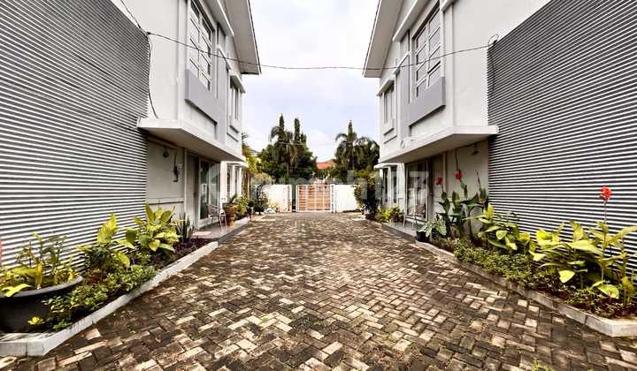Dijual Rumah Cluster 4 Unit Butuh Renovasi Jl. Lombok, Menteng