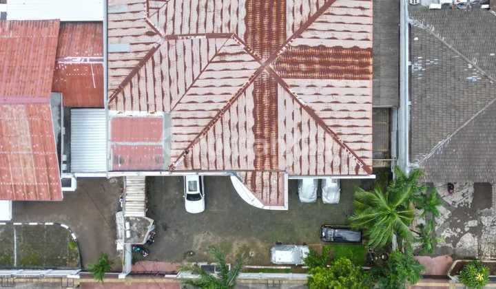 Commercial Location House, Strategically Close to MRT for Sale at NJOP Price