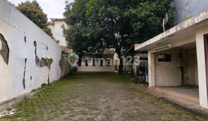 Bangunan Komersil di Jalan Raya Menuju Ragunan, Pasar Mingg