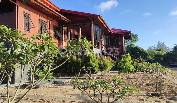 Rumah Pantai Untuk Pecinta Sunset di Pulau Belitung
