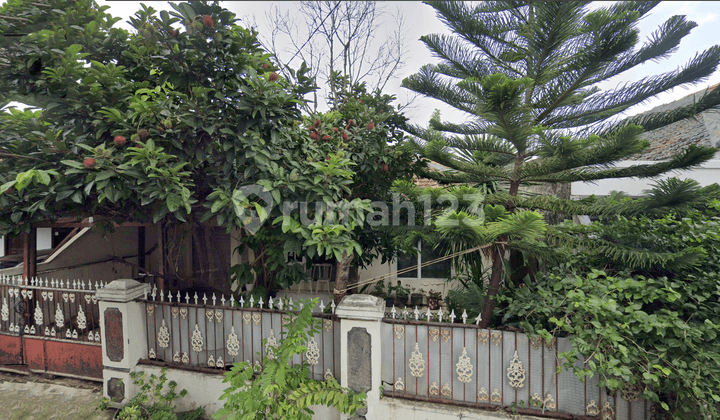 Dijual Cepat Rumah Tua di Pangkalan Jati Jatiwaringin Jakarta Timur