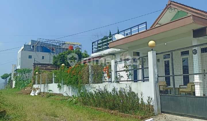 Villa Bagus di Jl Sukasari Kayuambon Lembang Bandung