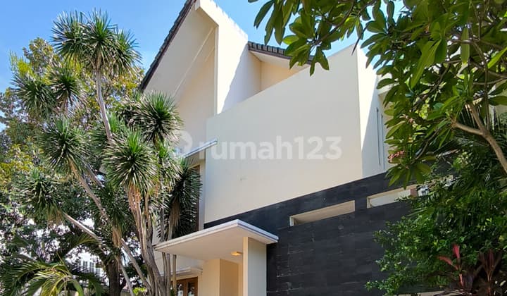 Rumah Bagus Dengan Kolam Renang Di Jl Kemang Jakarta Selatan