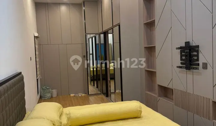 Rumah Baru Luxury 2 Lt Furnished Di Cluster Beverly Lippo Cikarang, Cikarang