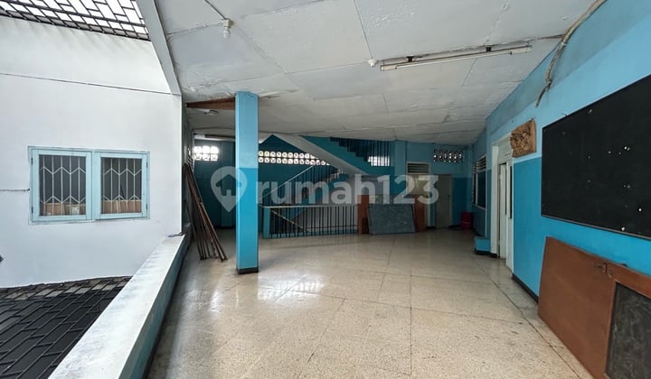 Disewakan Ruko Gandeng 3 Bekas Sekolah Petojo Utara