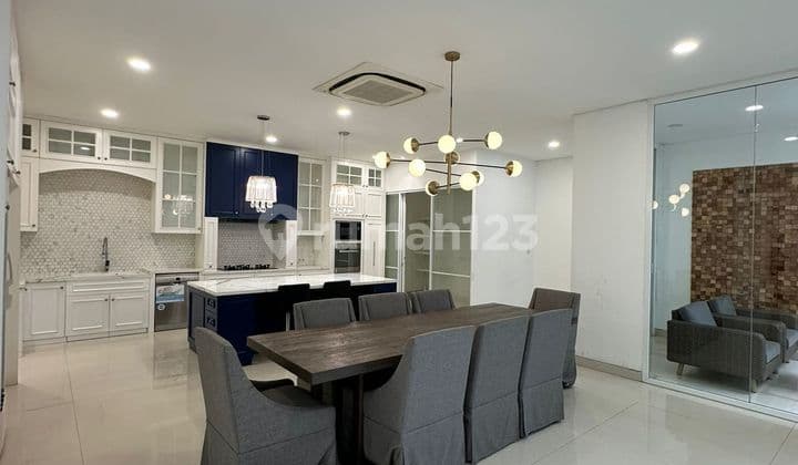 Rumah Pluit 12,5x26m 3,5 Lantai Bagus Timur Model American White