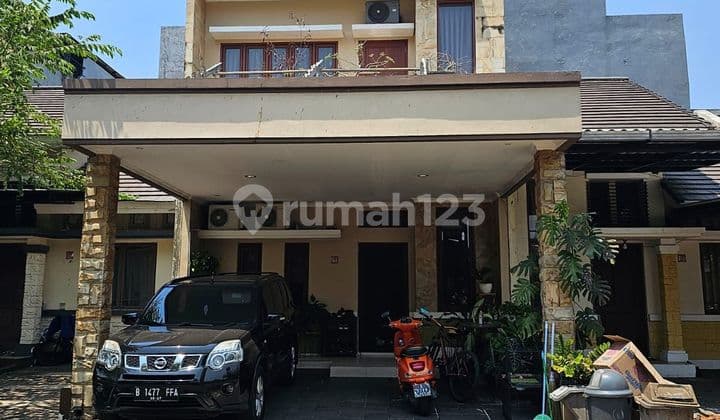 Rumah 2 Lantai Depan Taman Siap Huni Di Grand Wisata