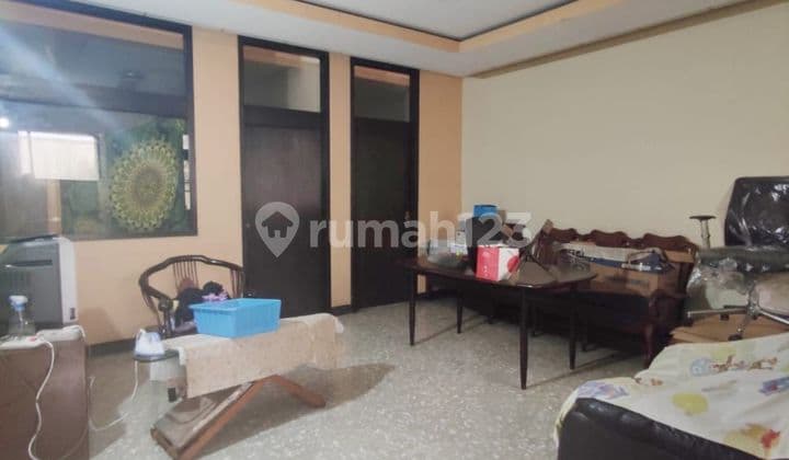 Two-Story House in the City Center, Sudirman Wing