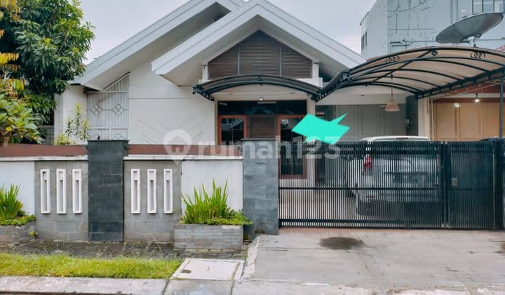 Rumah Terawat dan Nyaman Dalam Komplek