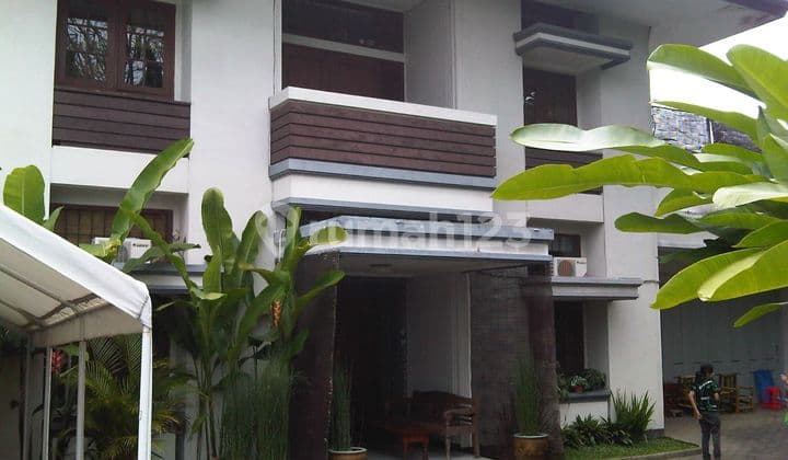 Rumah Terawat 2 Lantai Di Bandung Utara