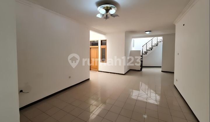 Rumah Terawat Siap Huni Komplek Pratista Taman Sakura