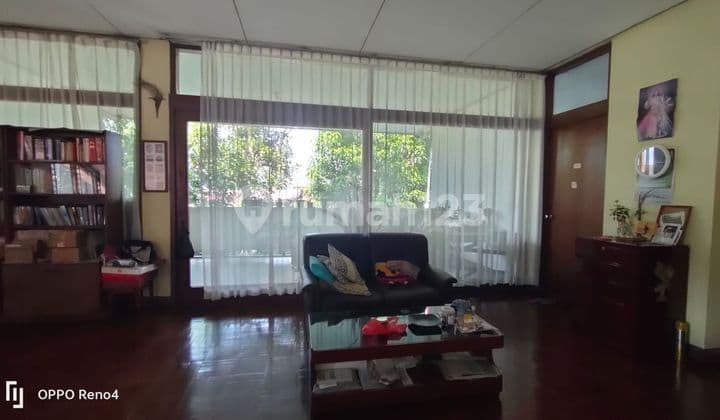 Rumah 2 Lantai Lokasi Strategis Di Tengah Kota