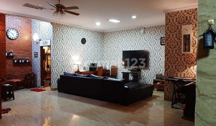 Rumah Sangat Terawat Di Dalam Komplek