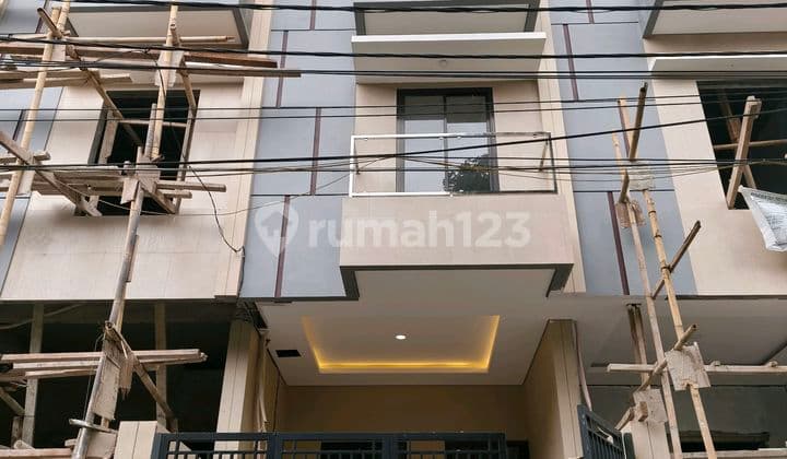 Rumah Baru Depan Taman Cluster SHM Bebas Banjir