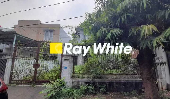 Dijual Rumah Tua di Villa Taman Meruya Dijual Rumah Tua di Villa Taman Meruya