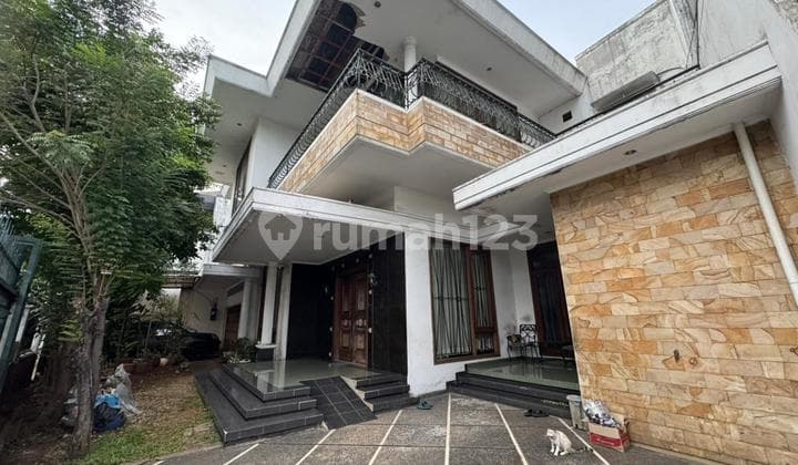 For Sale House in Dipuri Indah. Good condition. Front of the house.