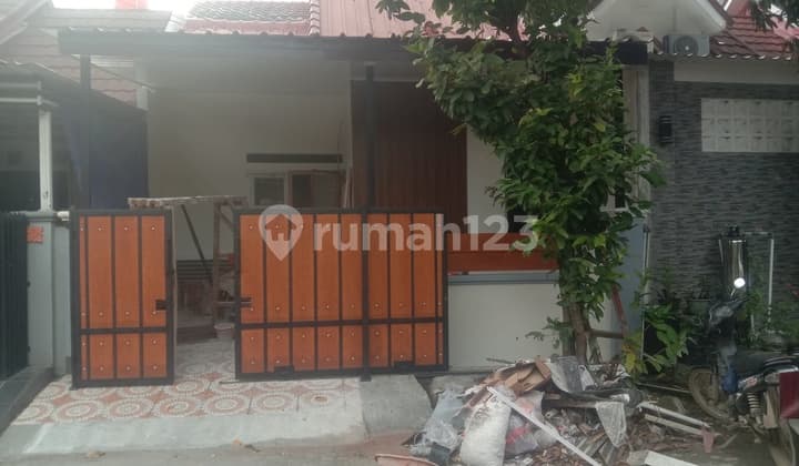 Dijual Rumah di Kompleks Taman Harapan Baru, Kota Bekasi (D0123)