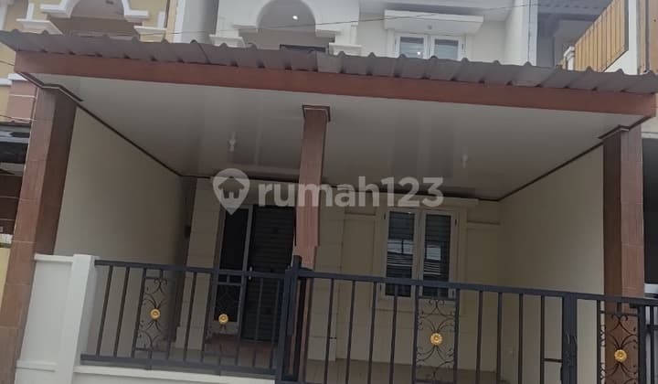 Sewa Rumah Cantik di Cluster Harapan Indah Bekasi (C1058)