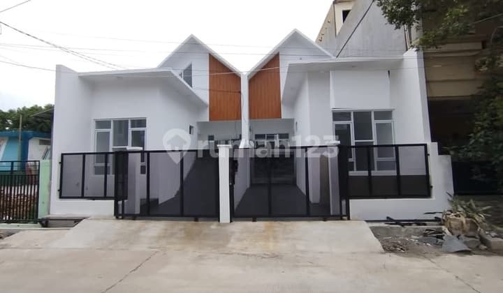 Rumah Bagus SHM di Harapan Indah, Bekasi B1123