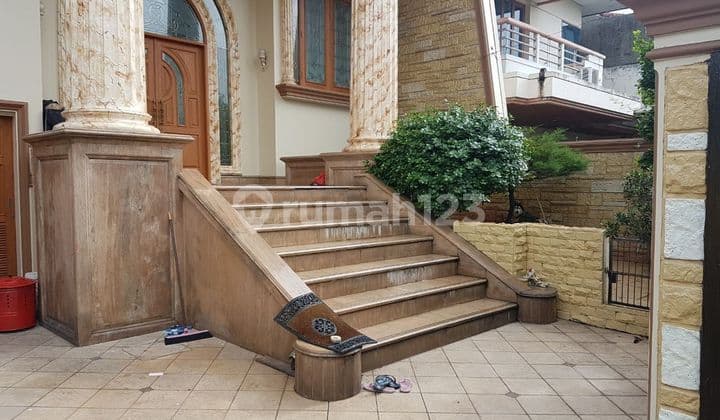 Dijual rumah mewah di Jl. Metro Permata 1, Karang Tengah Tangerang.Banten.