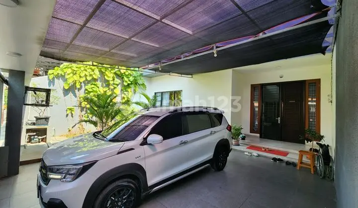 For Sale 3-Story House located in Taman Sari