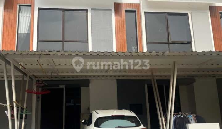 Rumah 2 Lantai Minimalis Clemantis Cyber Puri